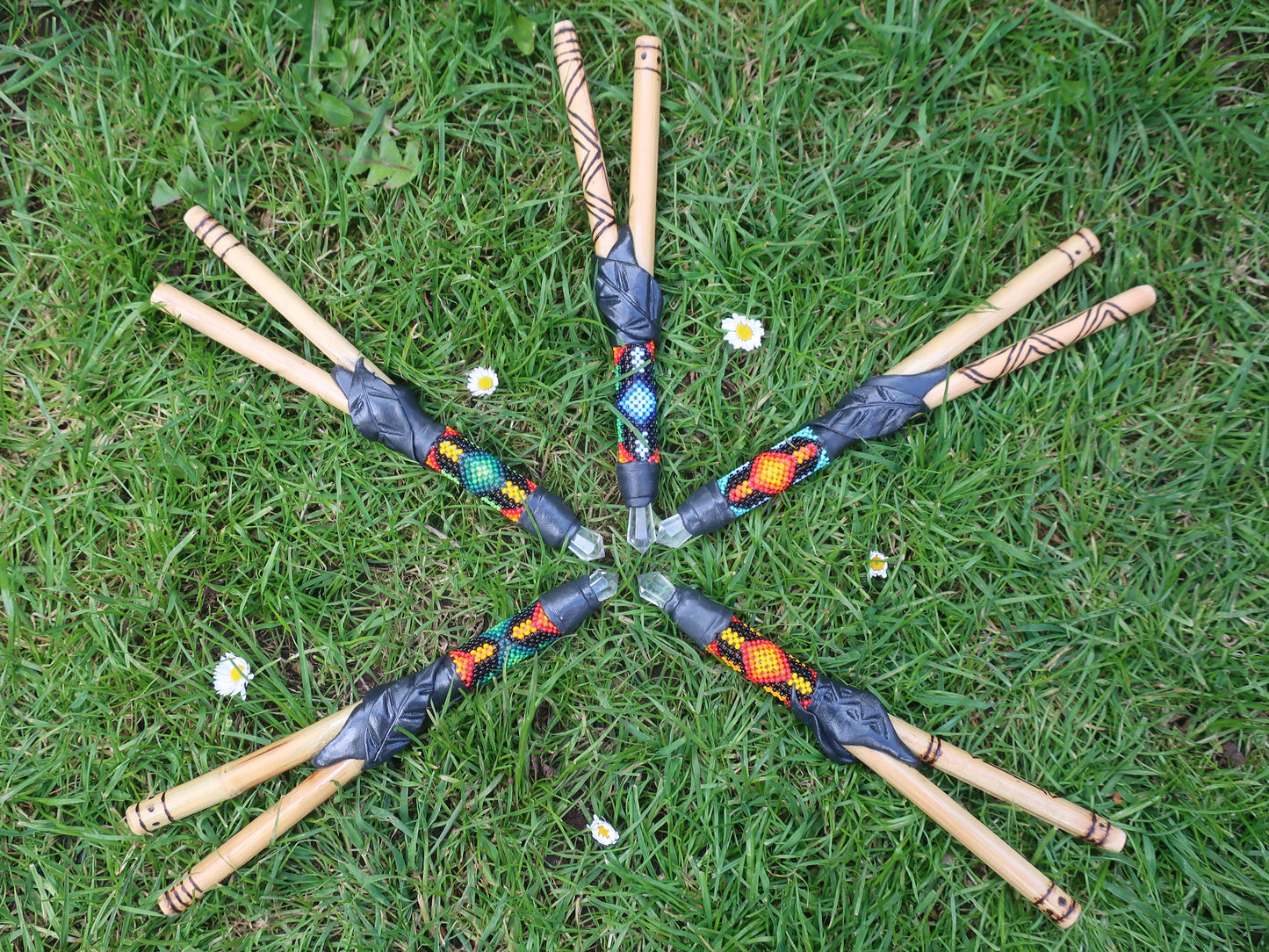BEADED BLACK KURIPE - BRAZILIAN Hapé Snuff Applicator